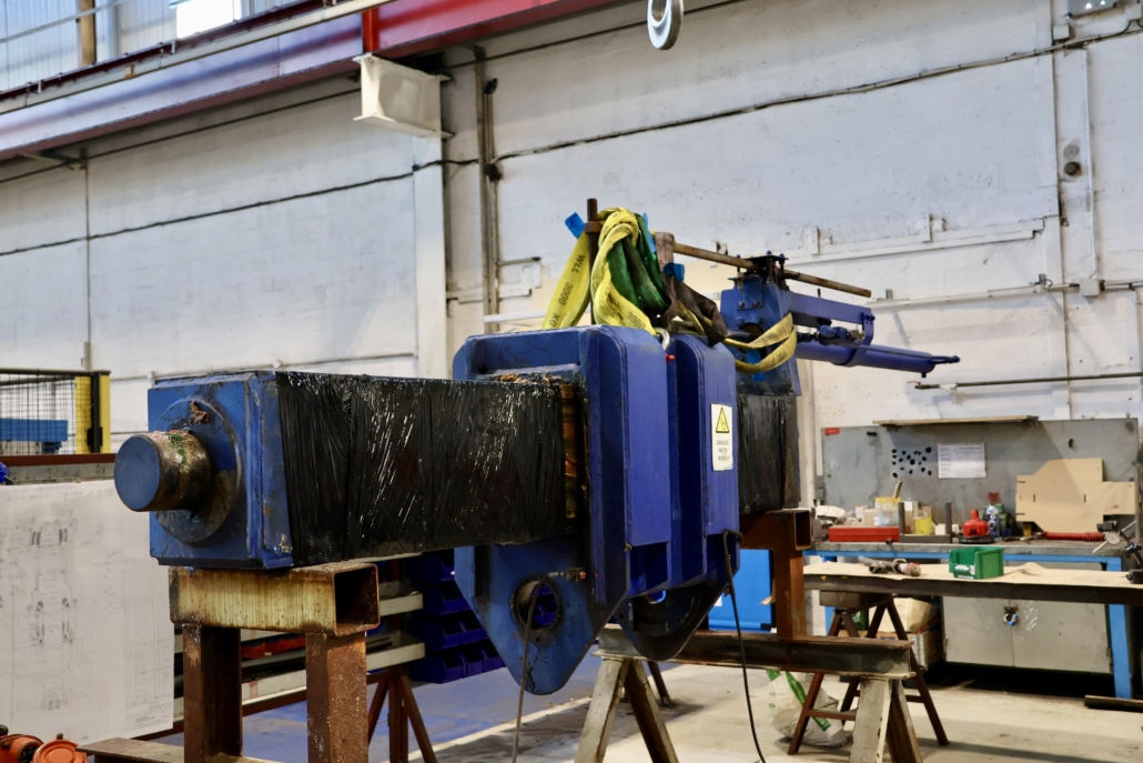 Maintenance d'un moufle de levage pour l'élévateur à bateau "Keroman" de notre client SEM Keroman.