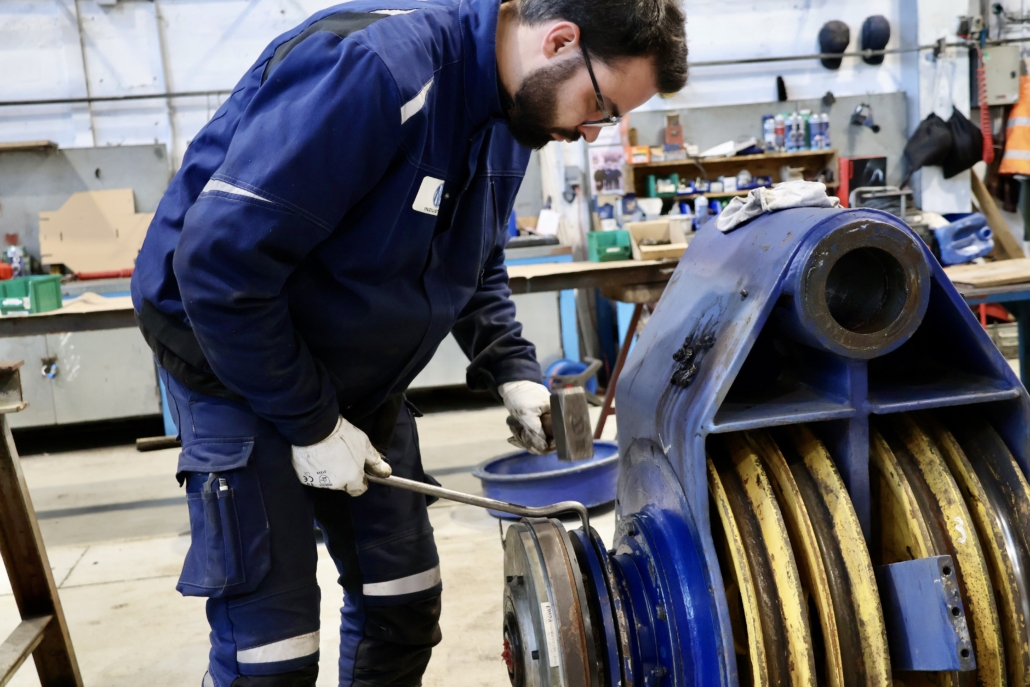 Maintenance d'un moufle de levage pour l'élévateur à bateau "Keroman" de notre client SEM Keroman.