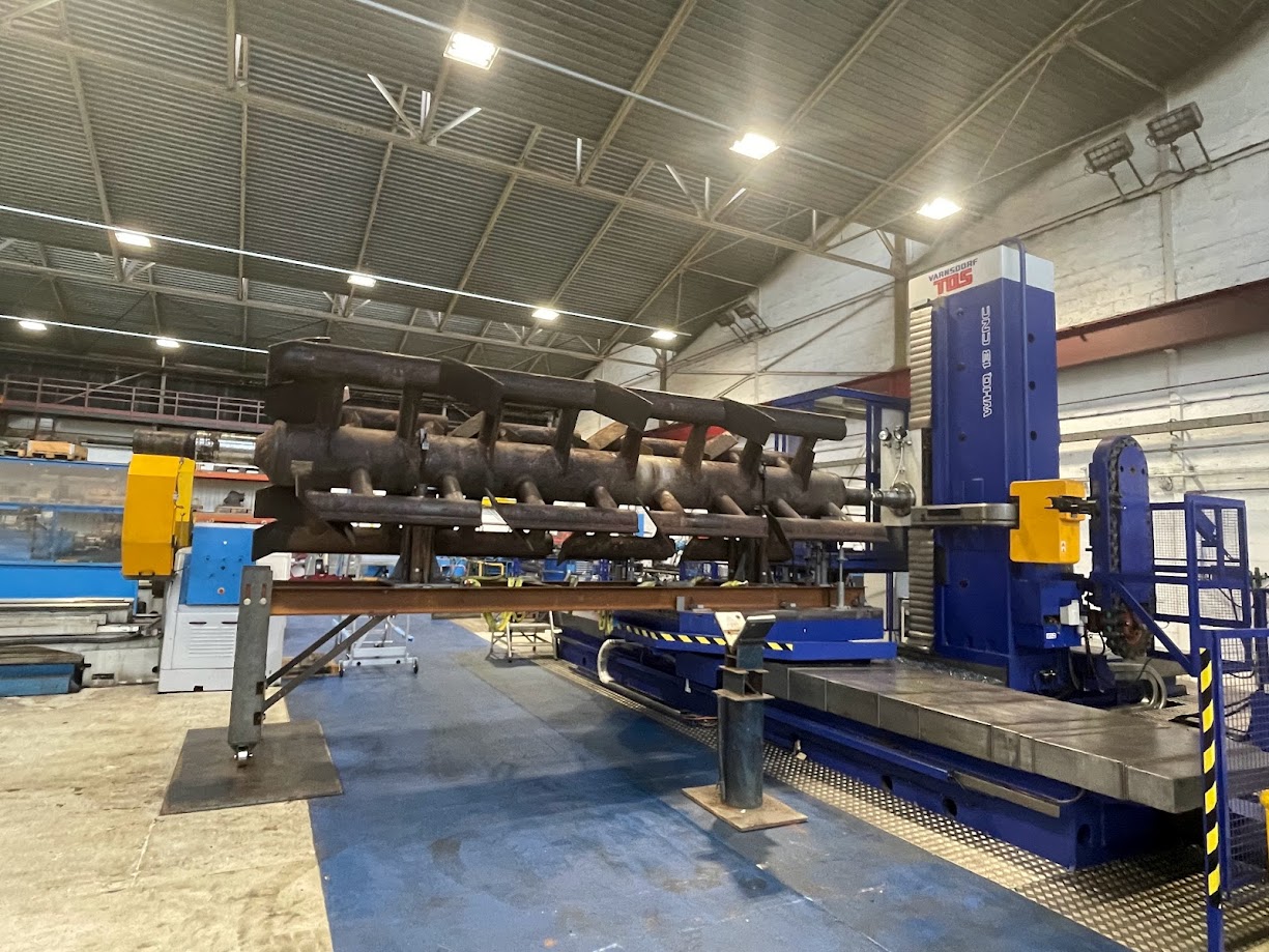 Réfection d’un arbre de commande d’un rotor à bras d’un cuiseur batch de 8 mètres de long !