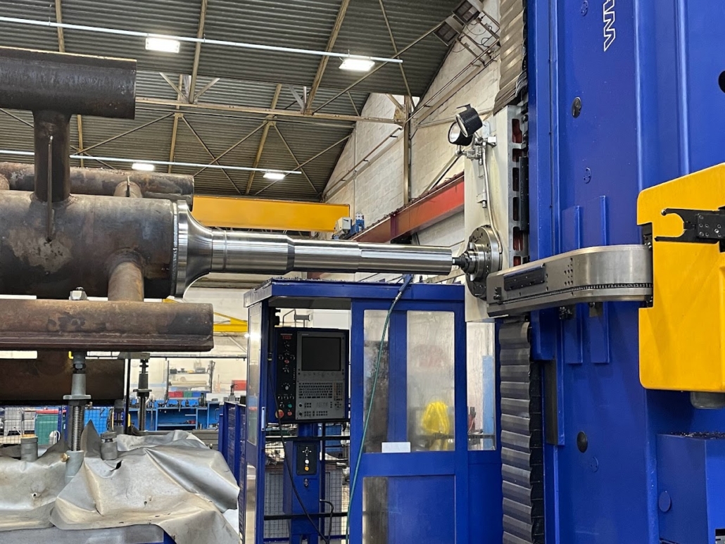 Réfection d’un arbre de commande d’un rotor à bras d’un cuiseur batch de 8 mètres de long