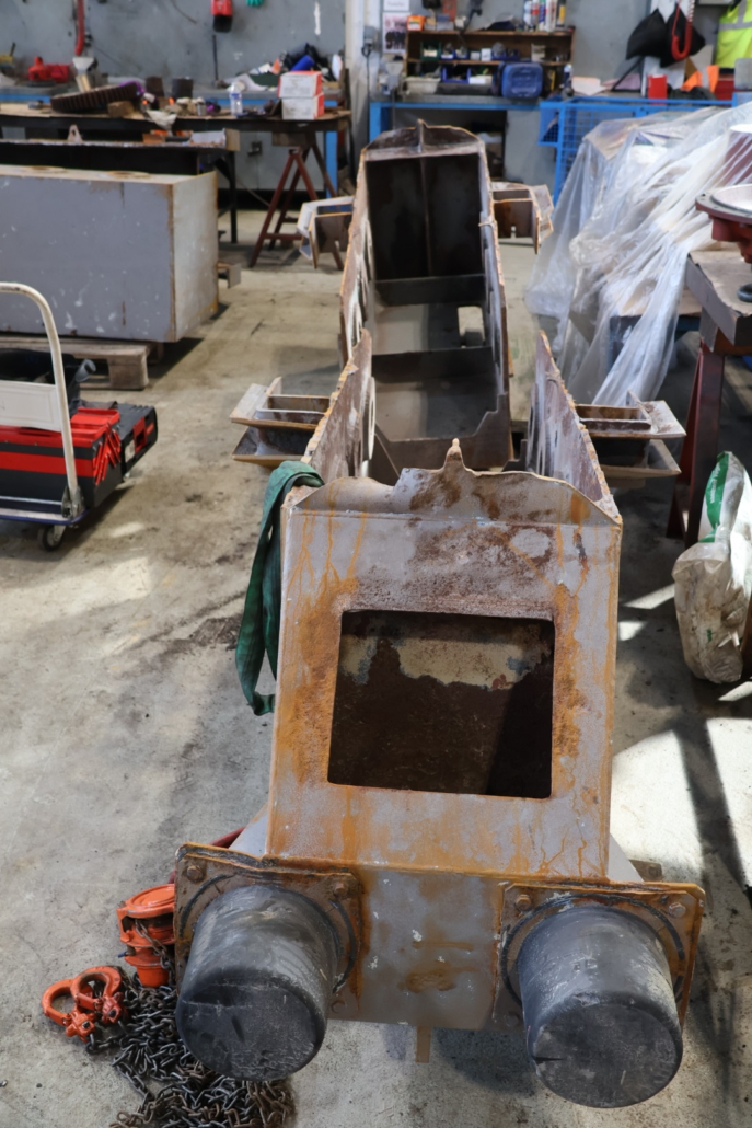 Réparation de l'armature de deux bogies