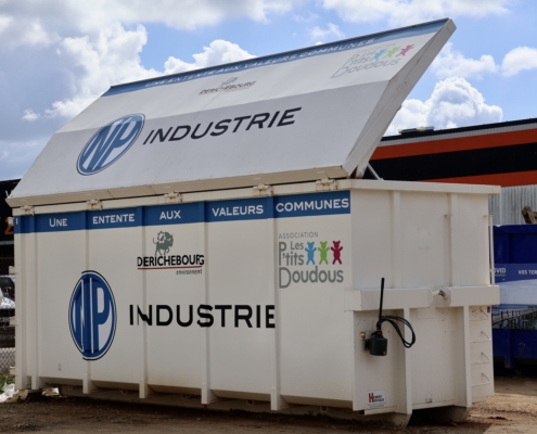Benne de recyclage au couleur de NP Industrie