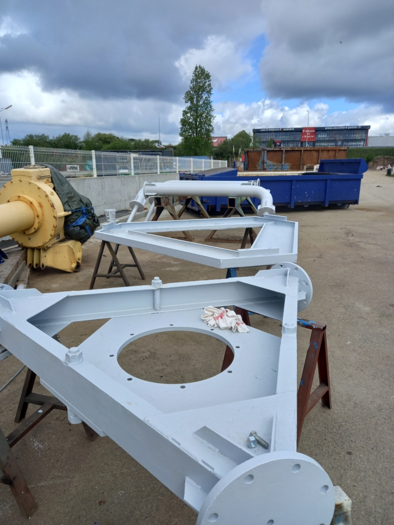 Réhabilitation complète d’une station flottante d’épuration.